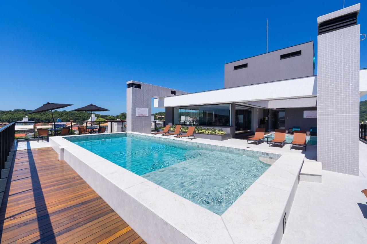 Adra 106 - Apartamento No Centro De Bombinhas - Rooftop Com Piscina E Academia - A Poucos Metros Da Praia - المظهر الخارجي الصورة