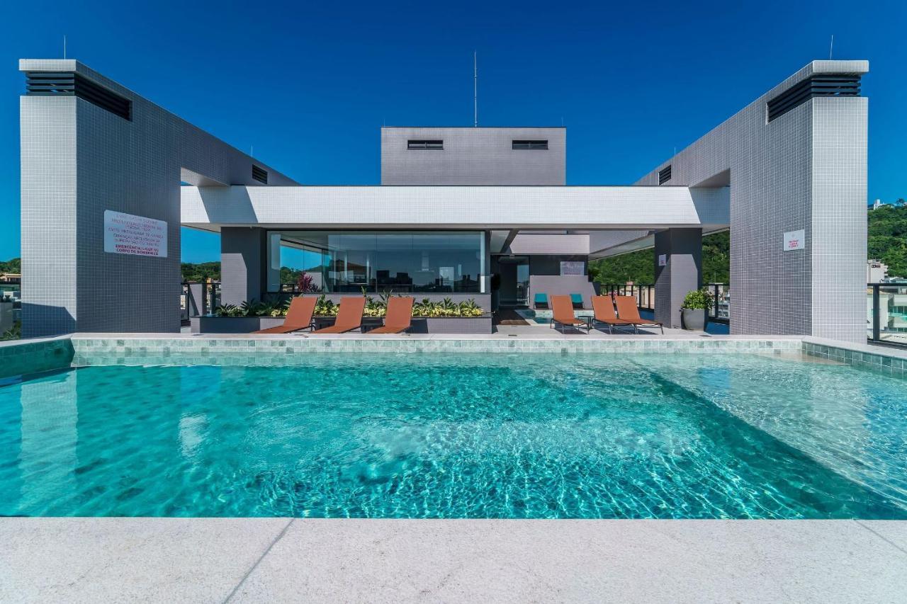 Adra 106 - Apartamento No Centro De Bombinhas - Rooftop Com Piscina E Academia - A Poucos Metros Da Praia - المظهر الخارجي الصورة