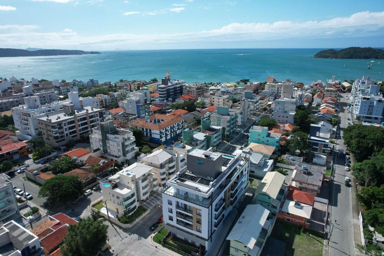 Adra 106 - Apartamento No Centro De Bombinhas - Rooftop Com Piscina E Academia - A Poucos Metros Da Praia - المظهر الخارجي الصورة